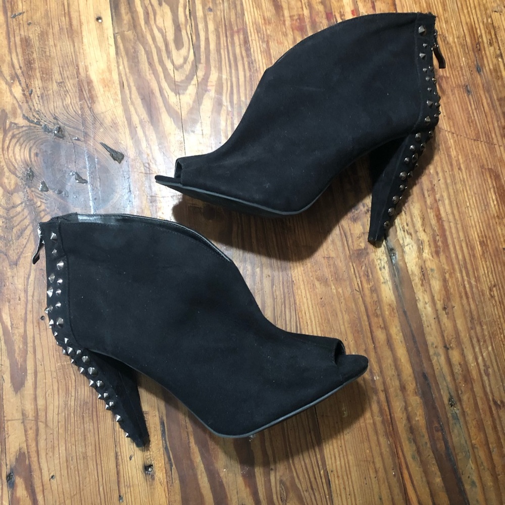 Cosmopolitan Peep Toed Heels with Studded Heel